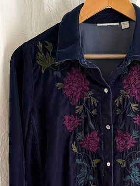 J.Jill Uncommon Threads Velvet Shirt S Navy Floral Embroidered Boho Top Jacket